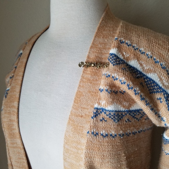 Vintage Kmart Tan Knit Cardigan Sweater & Brooch - Picture 5 of 8